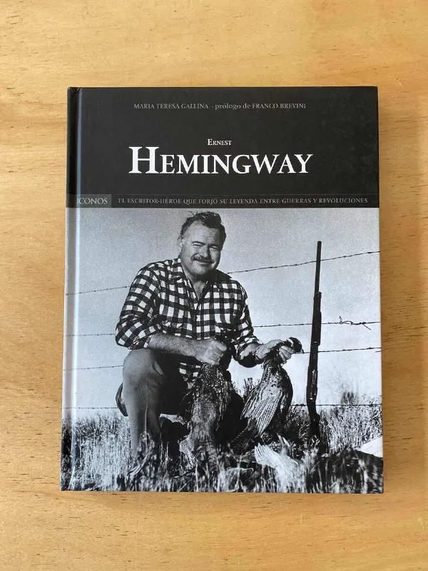 Tapa de Ernest Hemingway - Gallina Maria Teresa- Iconos/ Globus (s4)